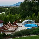 Blagodat Hotel Shayan